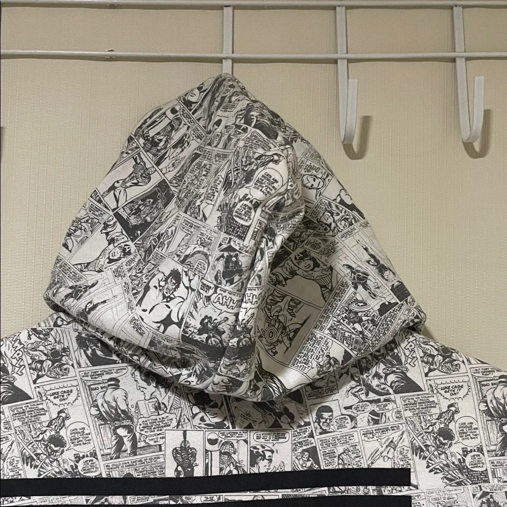 Marvel Kids Graphic Superhero Hoodie in Black and White Like New Condition SZ XS